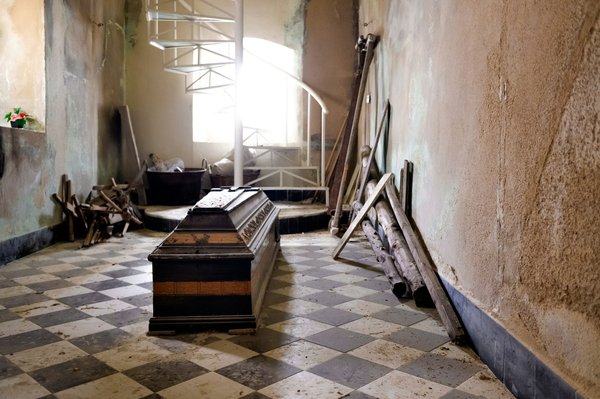 5 raisons d'opter pour les plaques funéraires modernes